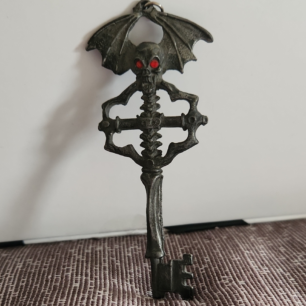 Gothic Skeleton Key- Black